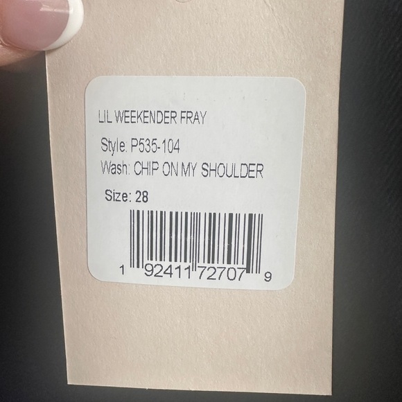 MOTHER NWT LIL’ MOTHER WEEKENDER FRAY SZ 28 Chip on my shoulder flare style - Picture 7 of 13